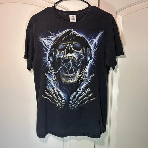 Vintage Skull Headphones Lightning Reaper Graphic Tee Mens M Delta Pro Weight - Picture 1 of 4